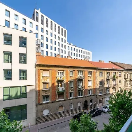 Apartamento Corvin Railway Rest